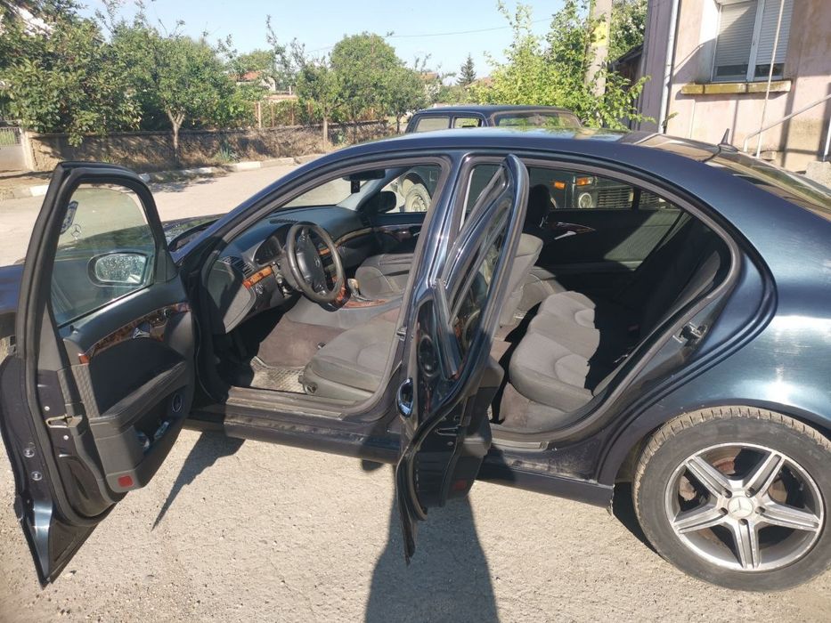 Продавам Мерцедес Е класа