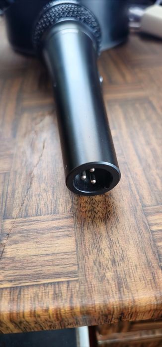 вокални динамични микрофони BEHRINGER Ultravoice XM1800s работи от Гер