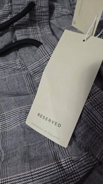 Pantaloni Reserved noi