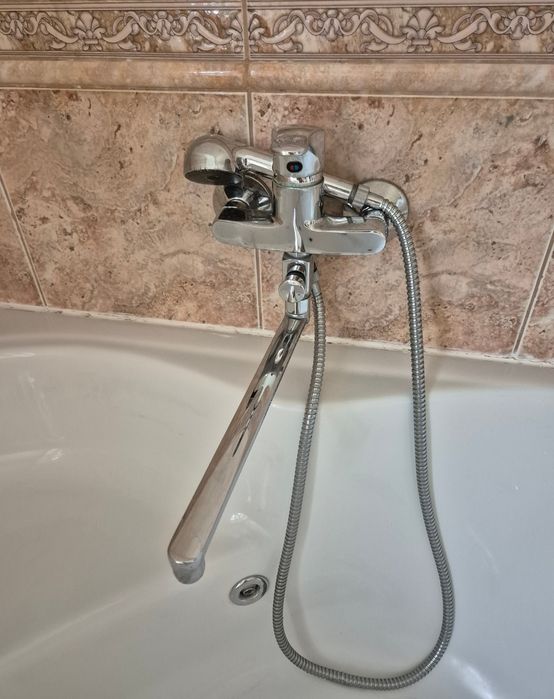 Cadă cu hidromasaj si baterie in stare foarte buna ca nouă