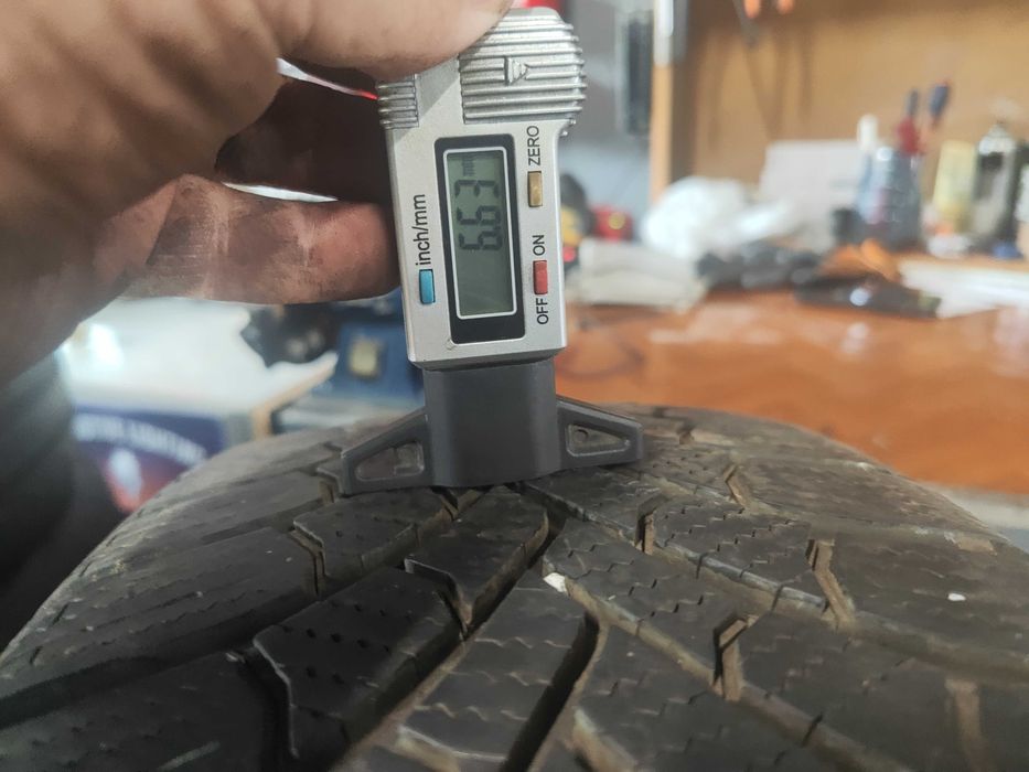 2бр.зимни гуми 215/60/17 Bridgestone