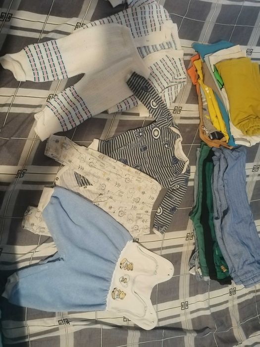 Продам детские вещи от 0-1 года