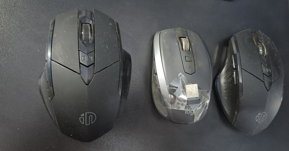 Vand 3 mouse uri wireless cu acumulator si micro usb
