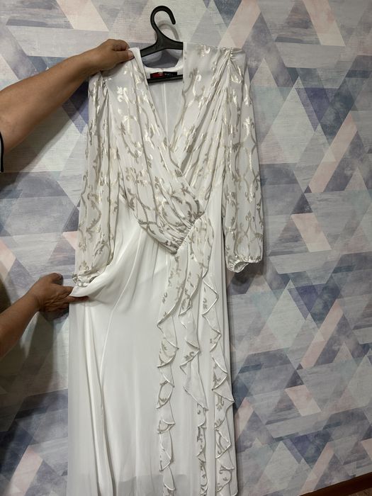 Платья вечерние