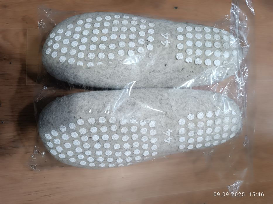 Войлочные тапочки в этно стил