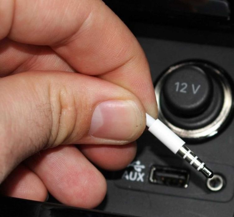 Преходник AUX/Стерео Жак M 3,5mm към USB за музика от флашка за кола