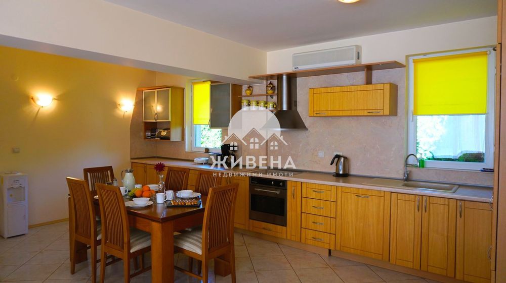 Продава къща с басейн в с.Соколово, обл. Добрич