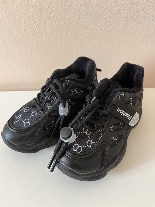 Детские кроссовки со скидкой