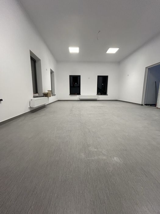 SPECIALIȘTI ÎN MONTAJ | PVC • mochetă • șape • lvt • spc • tapet