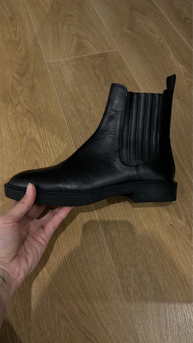 Продам женские кожаные ботинки