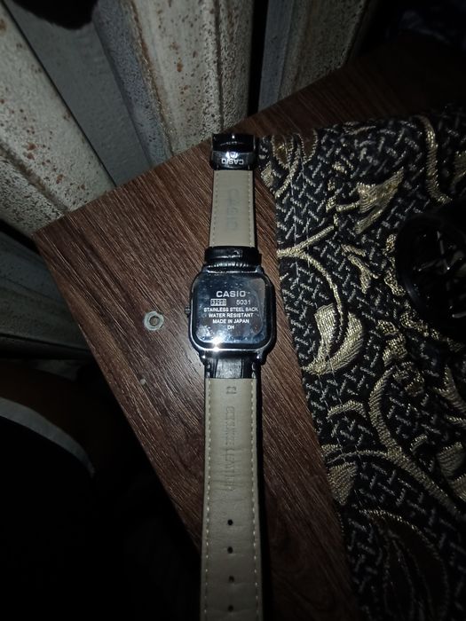 Оригинальные часы ремешок тоже