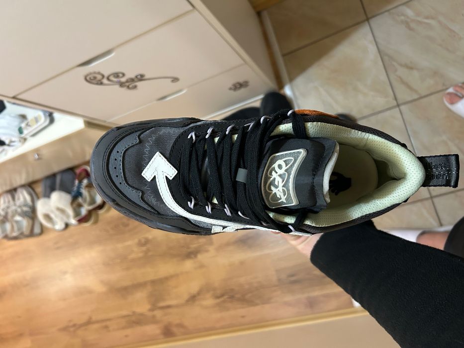 Чисто нови!!! Продавам обувки Off-White Odsy-1000