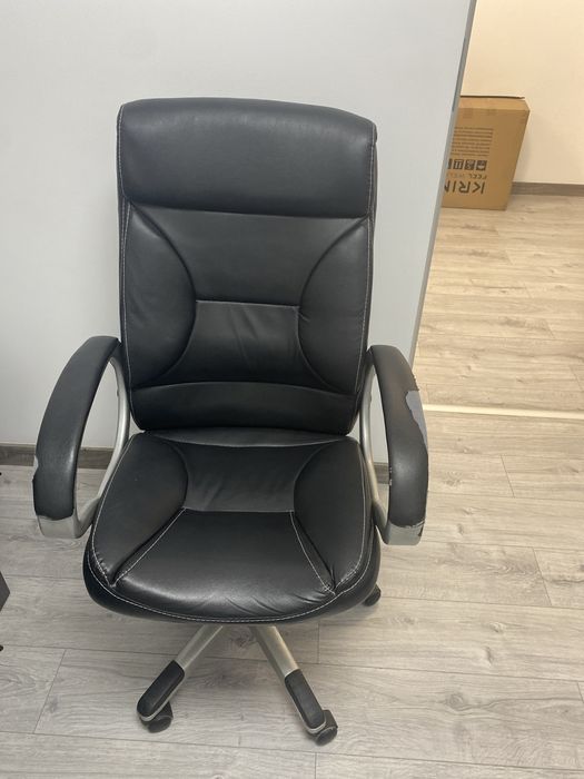 Scaun birou folosit dar in stare buna