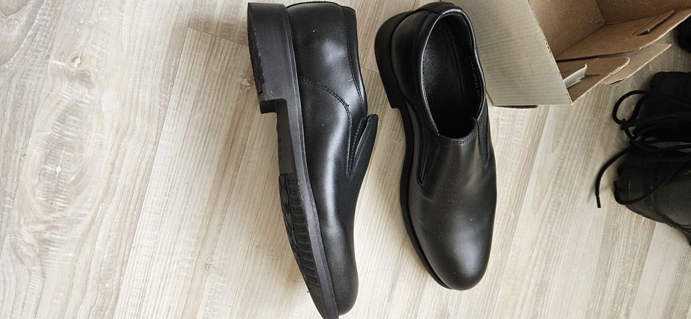 Продам форму и обувь срочно