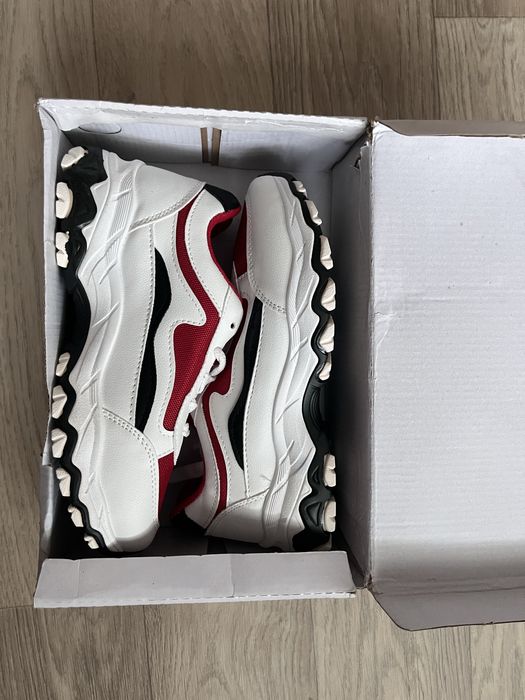 Кроссовки новые, удобные