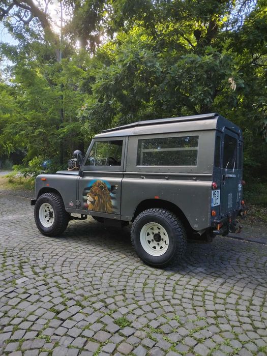 Land Rover (Defender)