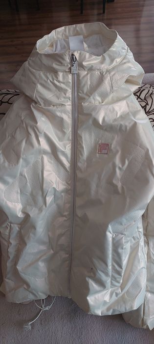 Продам куртку на девочку