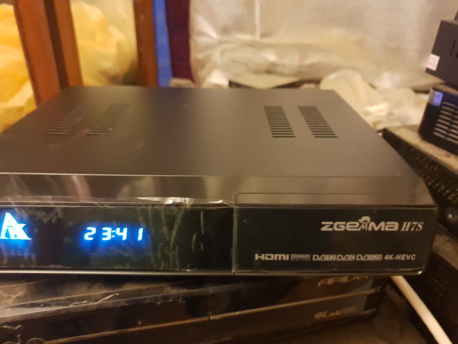 Vând receptor /receiver /tuner tv Zgemma H7 S combo