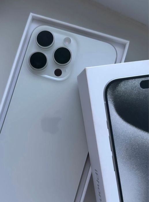 15 про макс есть на экране дефект