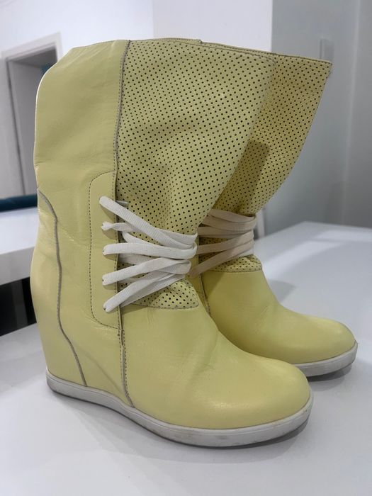 Дамски кожени ботуши