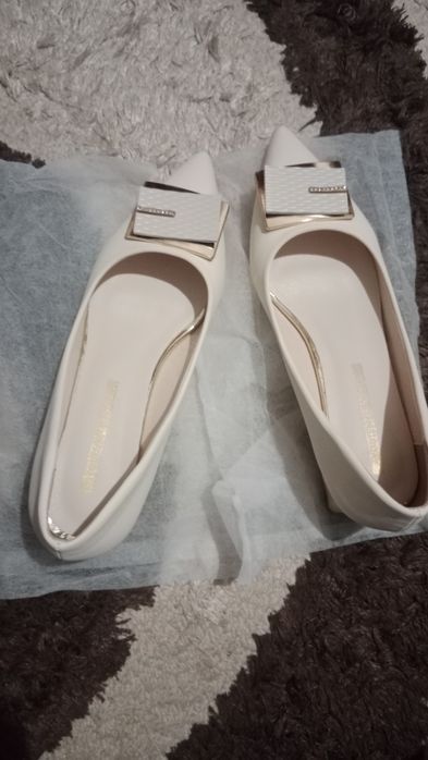 Бежевый туфли, продаю срочна