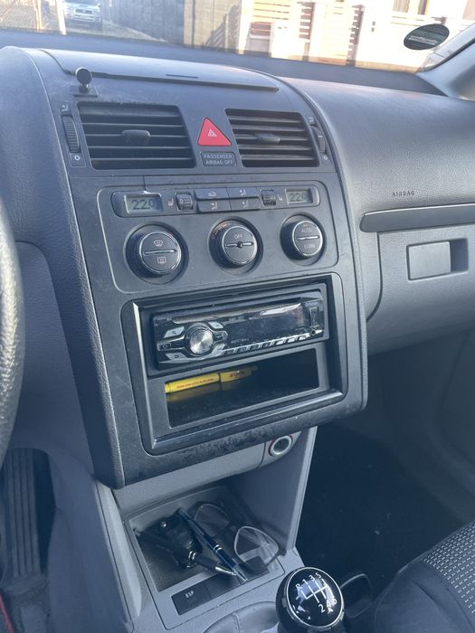 Vând Volkswagen Touran  1.9 Tdi