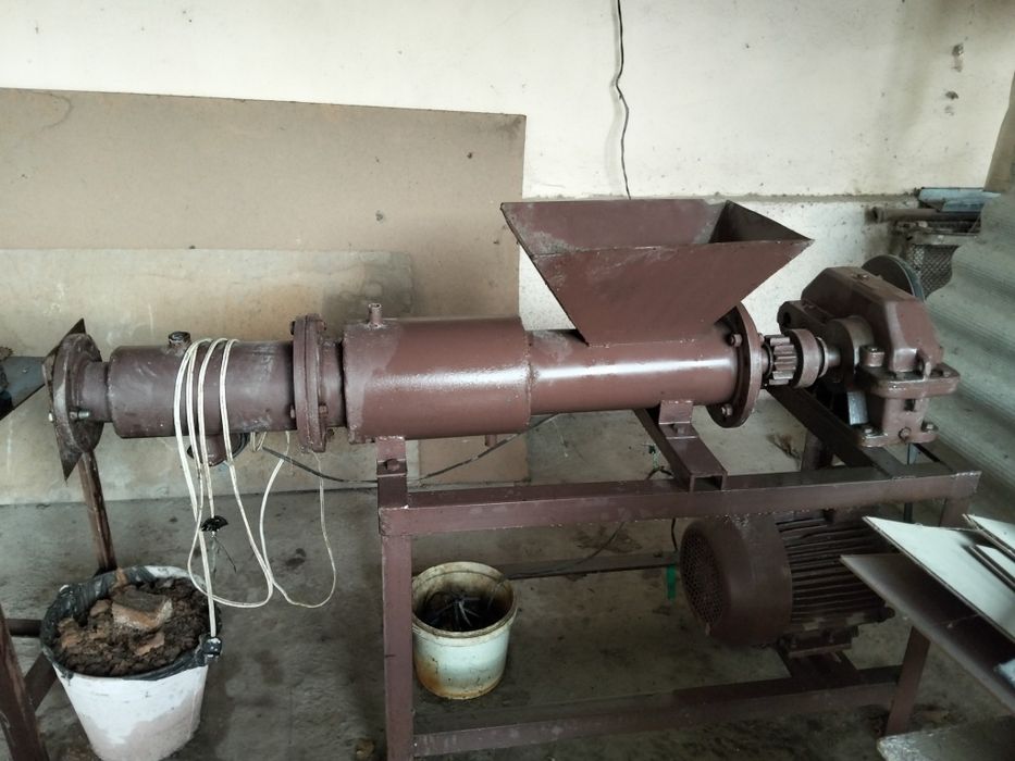 Sovun chiqaradigan aparat sotiladi holati yaxshi. Narxi kelishiladi