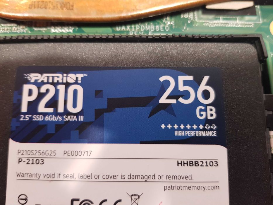 Продавам повреден HP Pavilion 15 Gaming 15-ak001nu