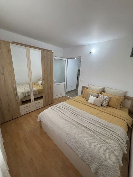 Vând apartament complet renovat și mobilat premium, etaj 3, direct proprietar