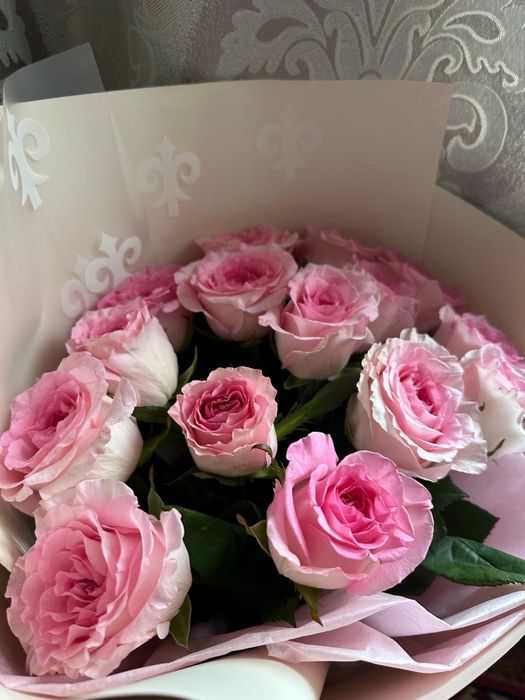 Ақ гүлдер 4000 т.  Роза 9000 т