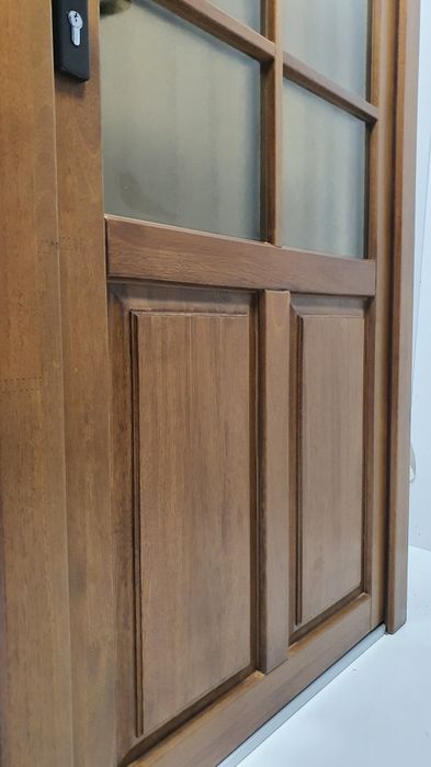 Usa de intrare termopan din lemn masiv eukalipt