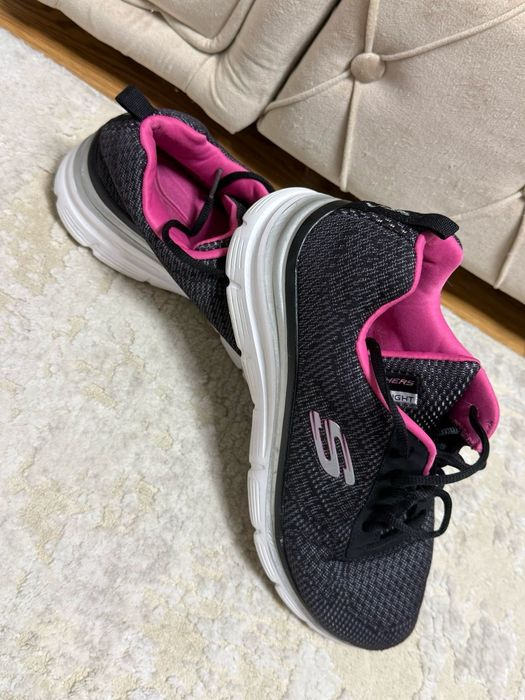 Adidași skechere