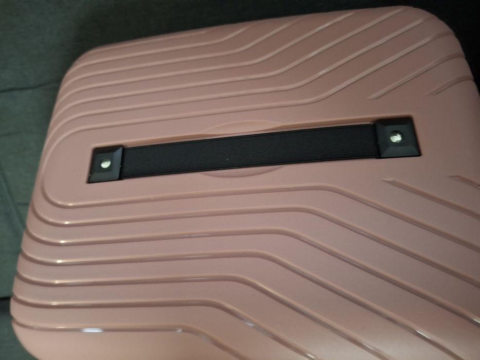 Розово куфарче за ръчен багаж