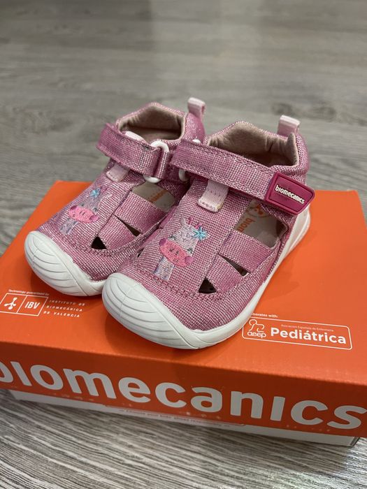 Продам сандалии Biomecanics 19 размер