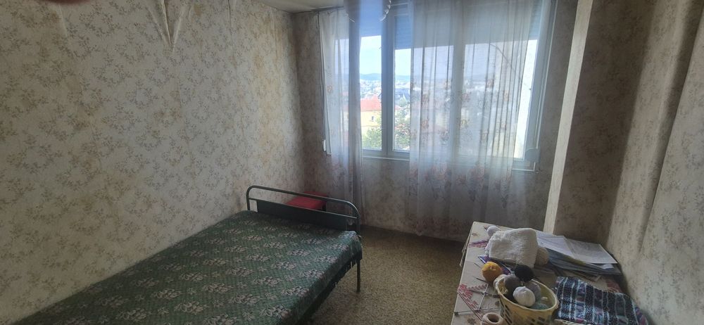 Продава се много стаен апартамент