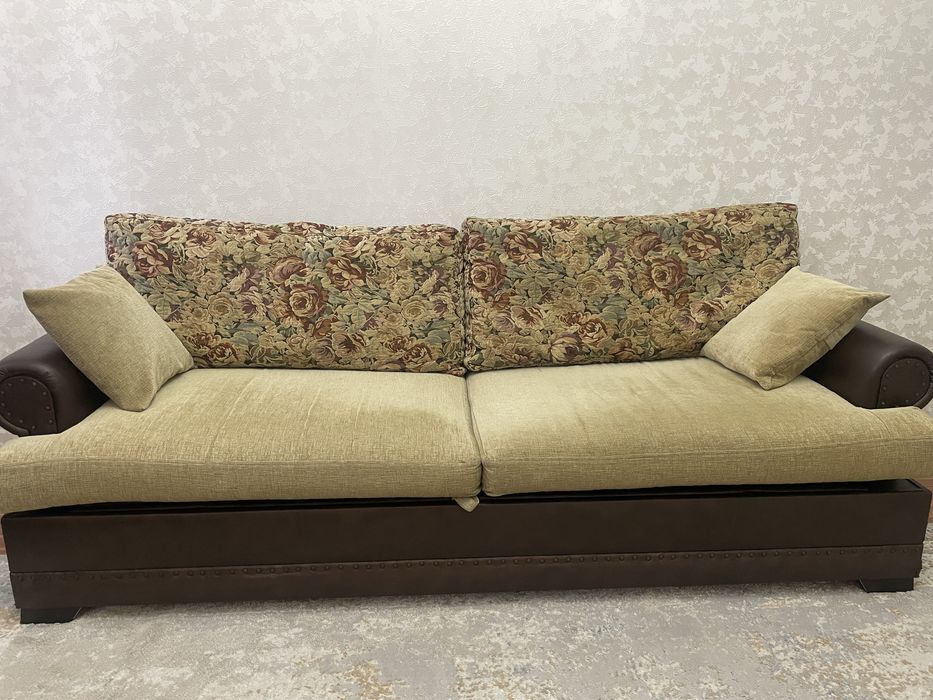 Мягкий уголок:диван и два кресла