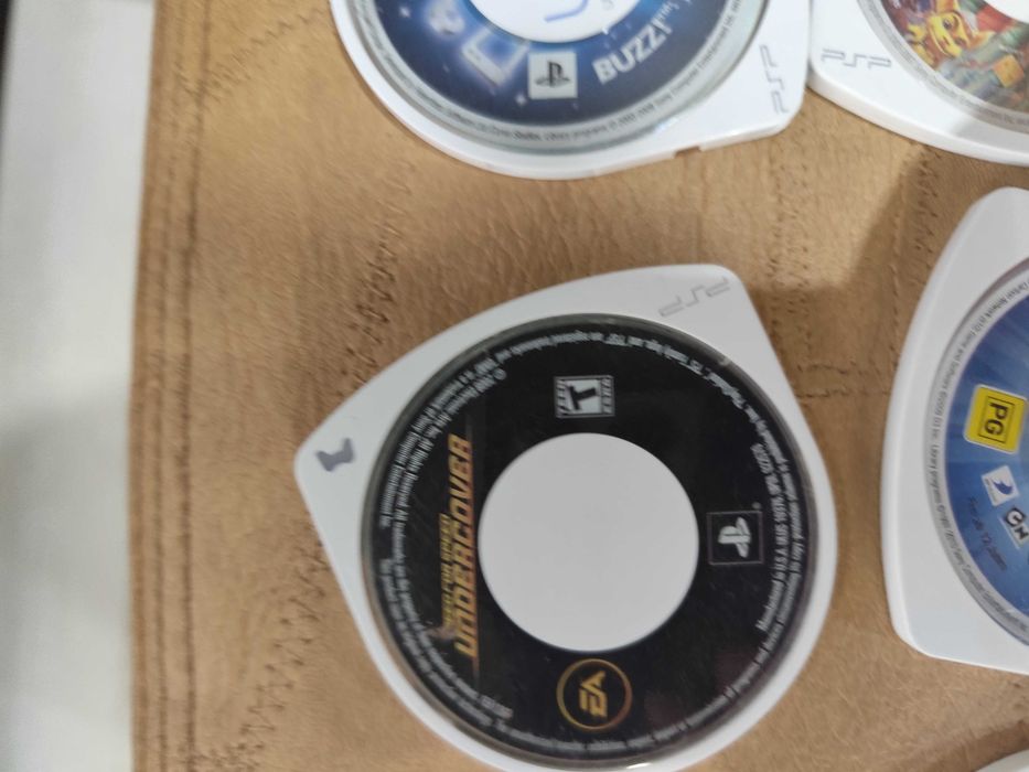 PSP Sony 1004   , зарядно,7 игри.
