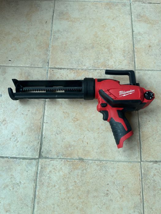Пистолет за силикон Milwaukee Милуоки