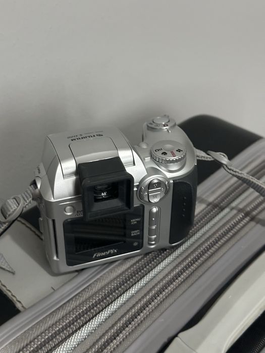 Продам нерабочий фотоаппарат FujiFilm