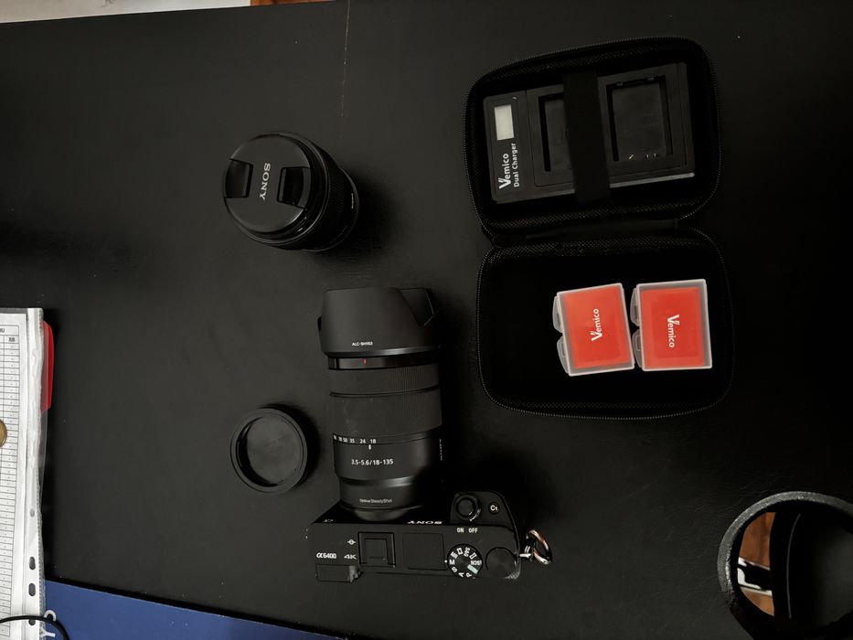 Vand aparat foto Sony a6400 + 2 obiective