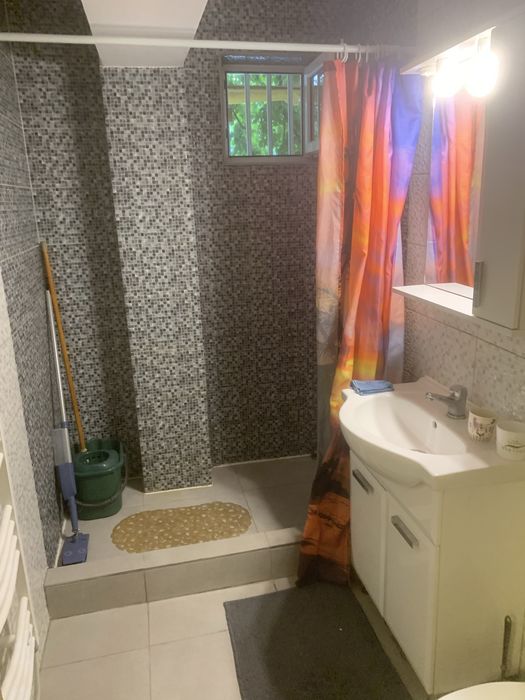 Persoană fizică inchiriez  apartament cu două camere Micro21