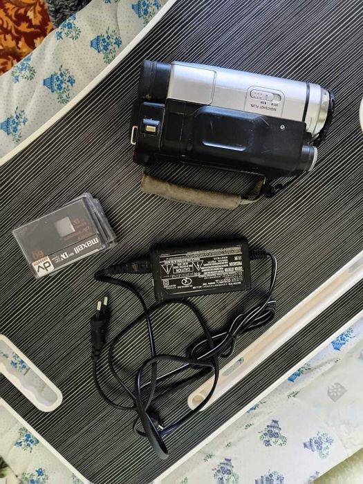 Видеокамера Sony CCD-TRV438E