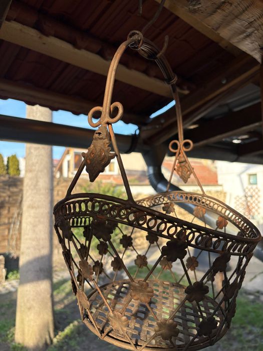 cos metalic pentru flori suspendate