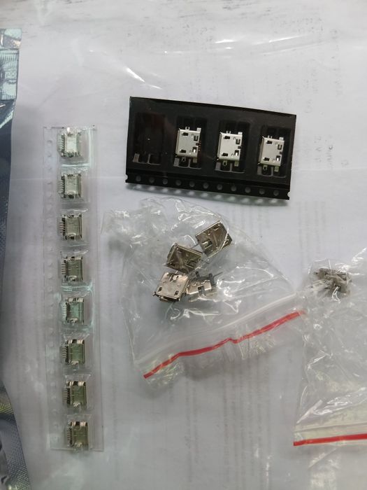 Это набор из Micro USB разъемов.