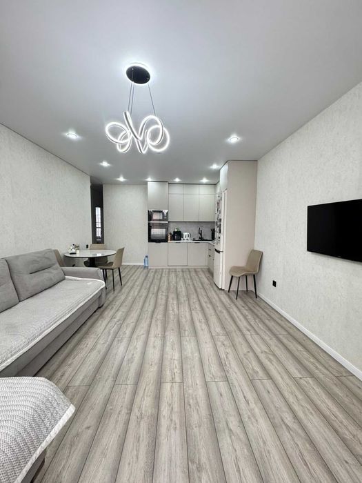 Продам евро 3-х ком., в Центре, район 8 школа