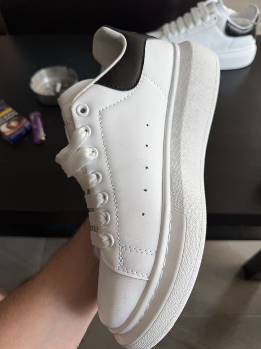 Adidasi Alexander Mcqueen albi/negri