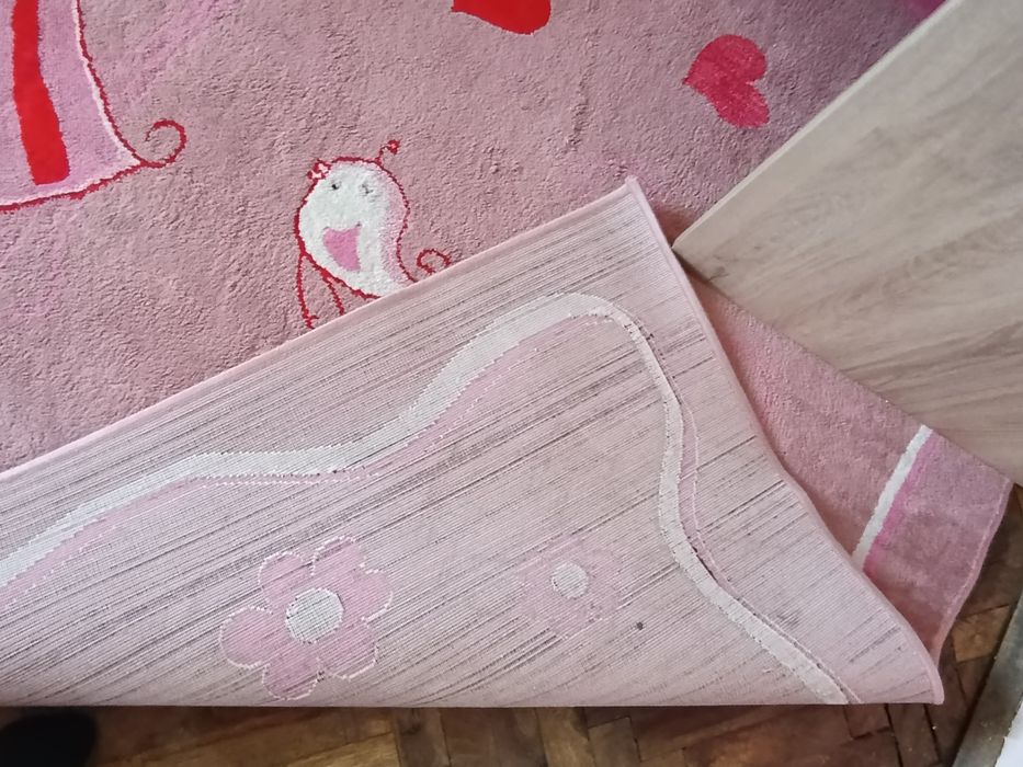 Продавам детски килим 200/300