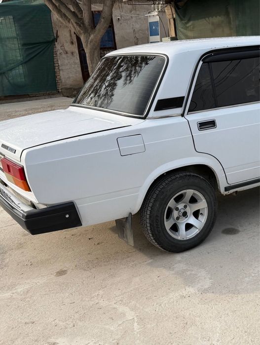 JIGULI 2107 srochna sotiladi