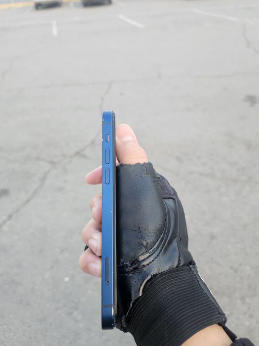 Айфон 12        .