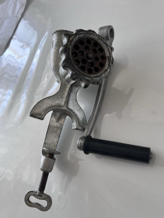 Ручная мясорубка